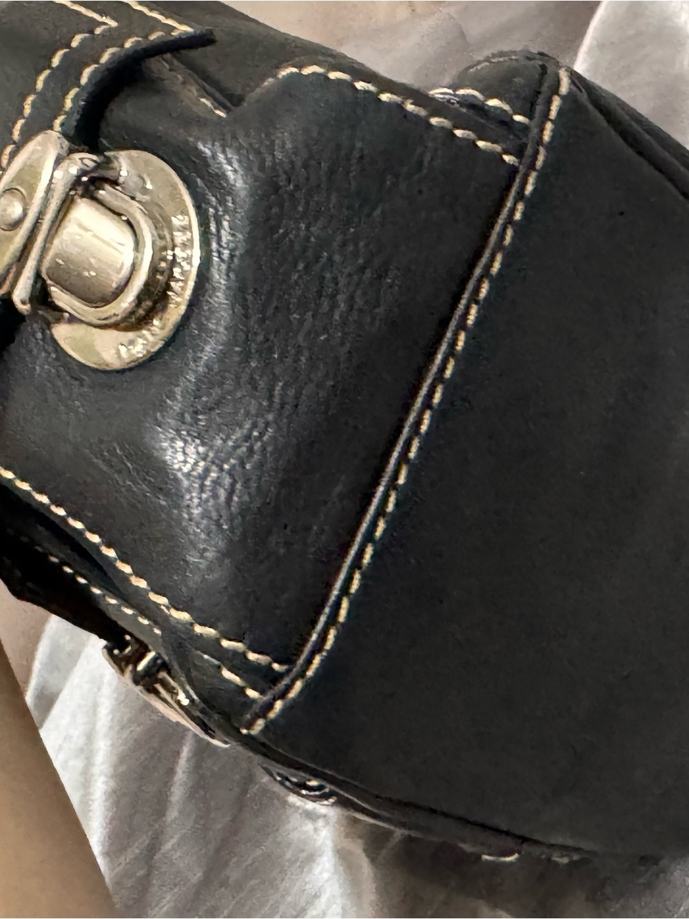 Marc Jacobs Blake Black Leather hobo Bag with Cream Contrast Stitching - Picture 6 of 16